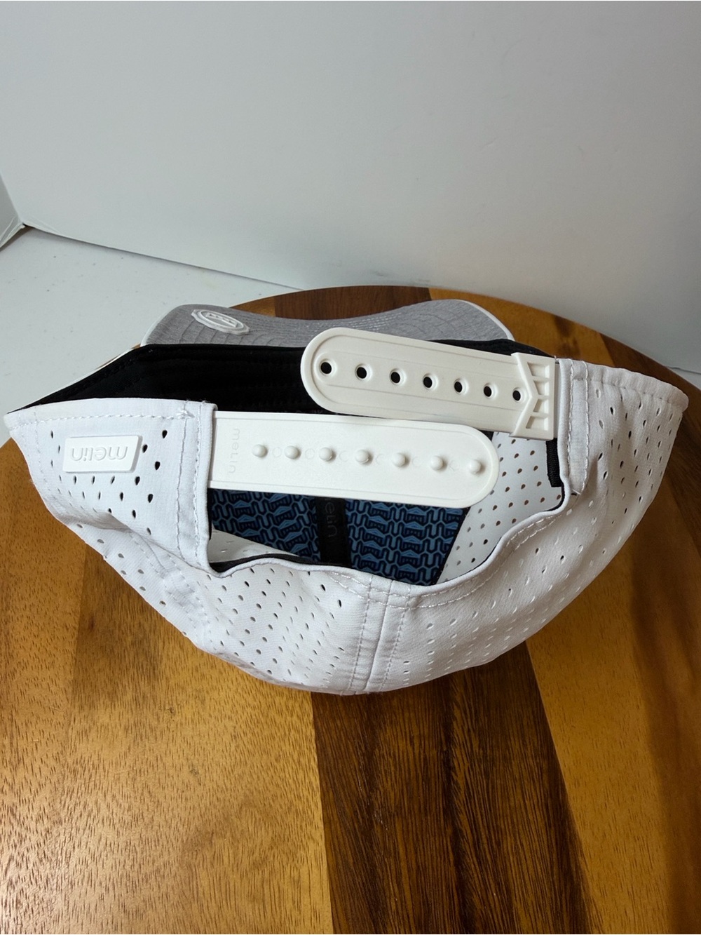 Melin white A-Game Hydro hat, clean, size 58 CM - Picture 9 of 9